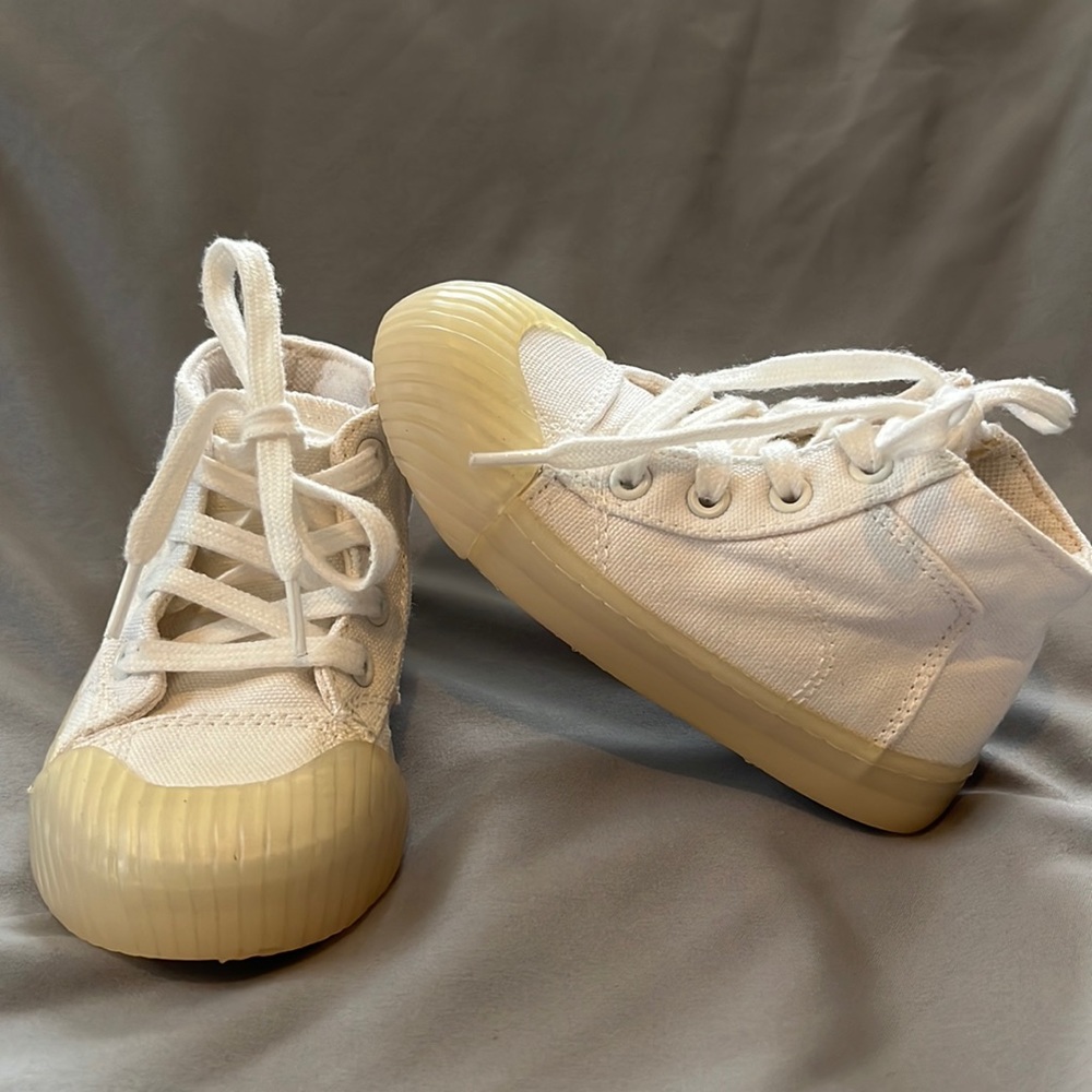 Zara off white rubber sole canvas shoes size 6 toddler
